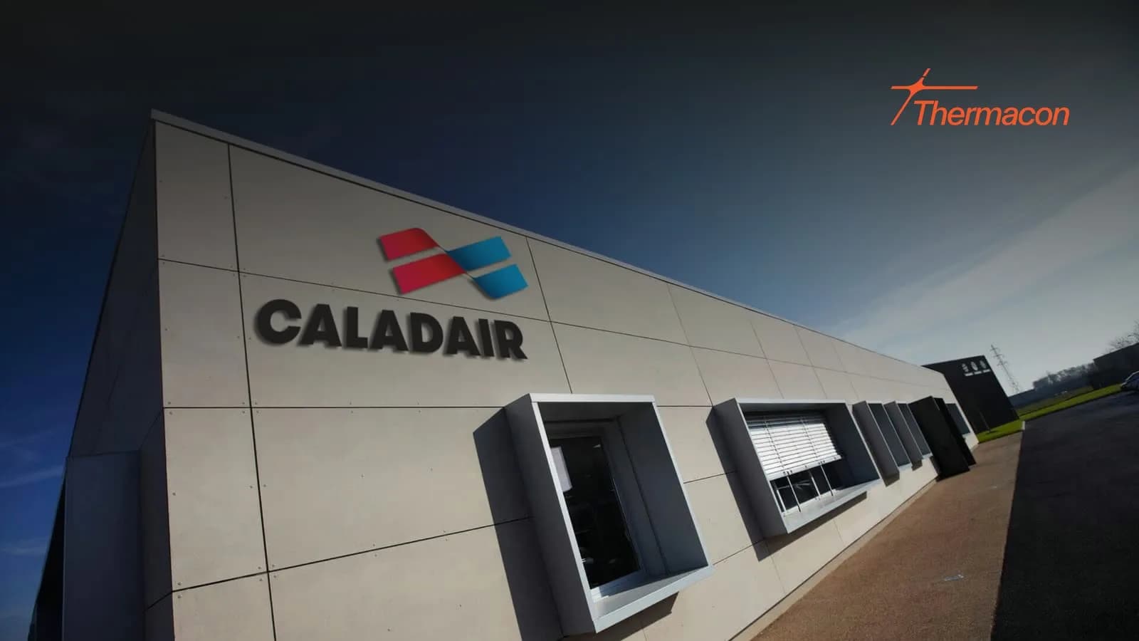 Gevel van de fabriek van Caladair International in Frankrijk